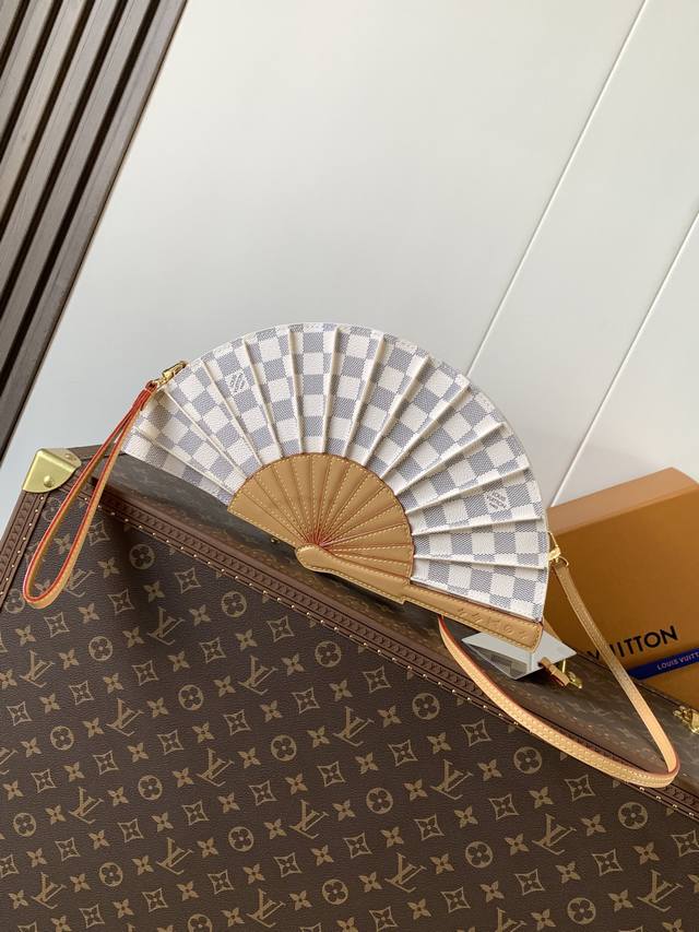 top original, variable chip M14804 Lv Fan handbag is made of Monogram canvas, a