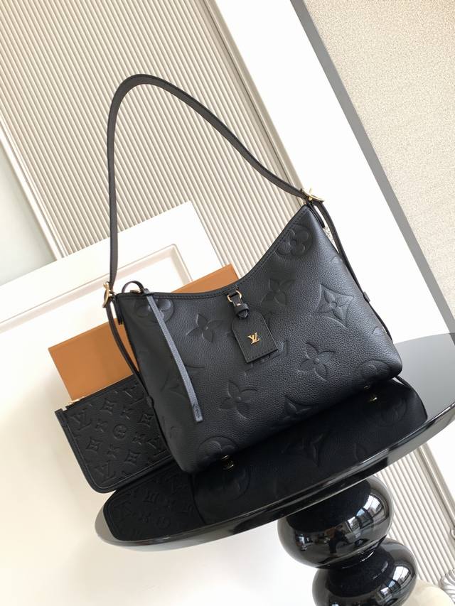 Tie-together pull tabs This small-sized handbag is made of embossed leather, wit