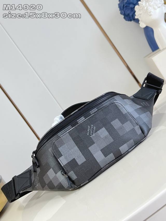 Factory Price P Overseas Top Original Order M14920 This Rush waist bag presents
