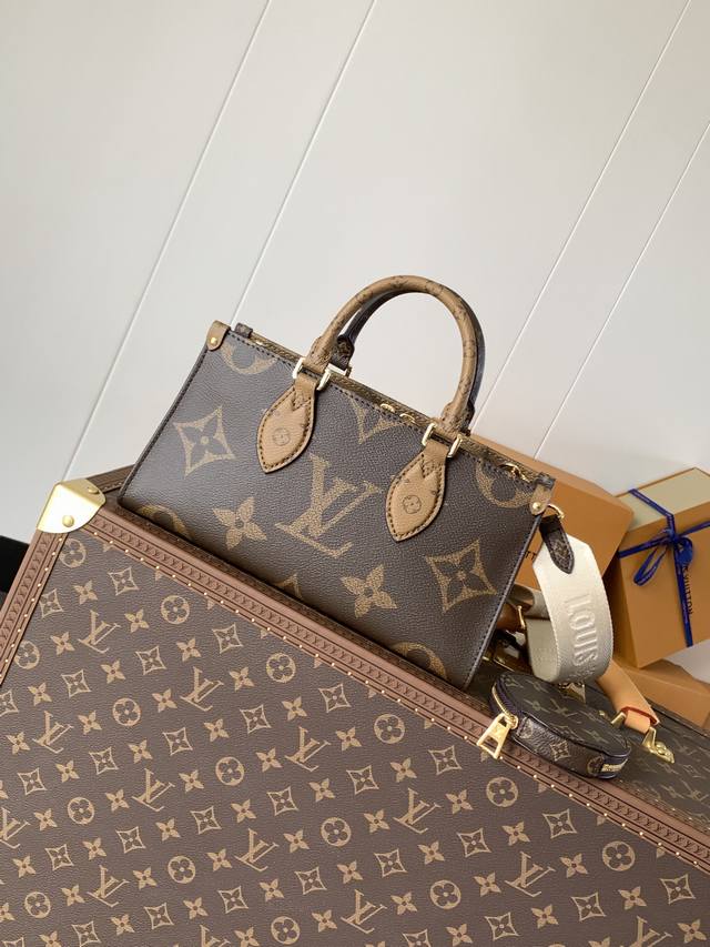 Top original, variable chip M46653 This Onthego tote combines Giant Monogram an