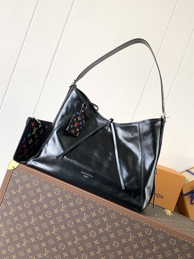 M13105 Top original order, variable chip 163C This Carryall Vibe handbag is made