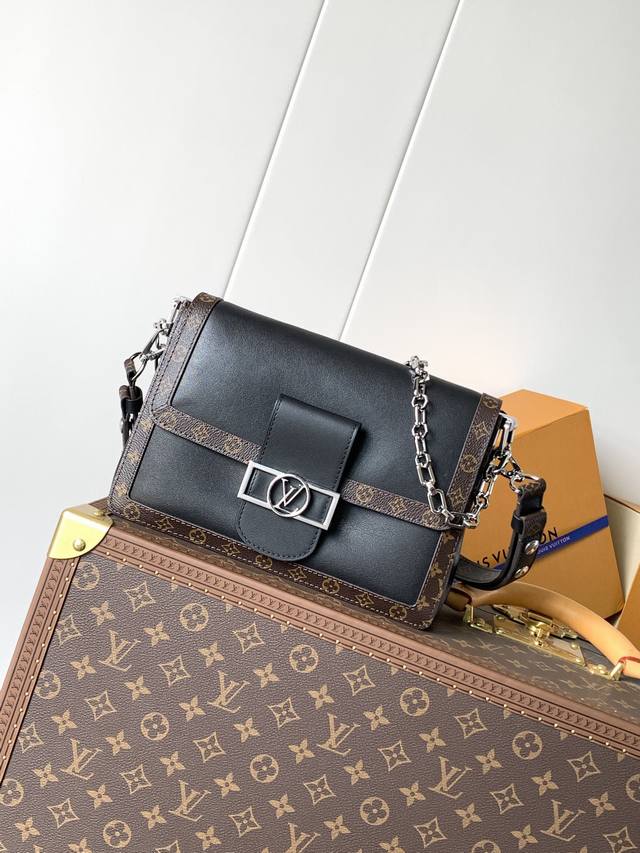 Top original single, variable chip M13450 This Dauphine Soft medium handbag is