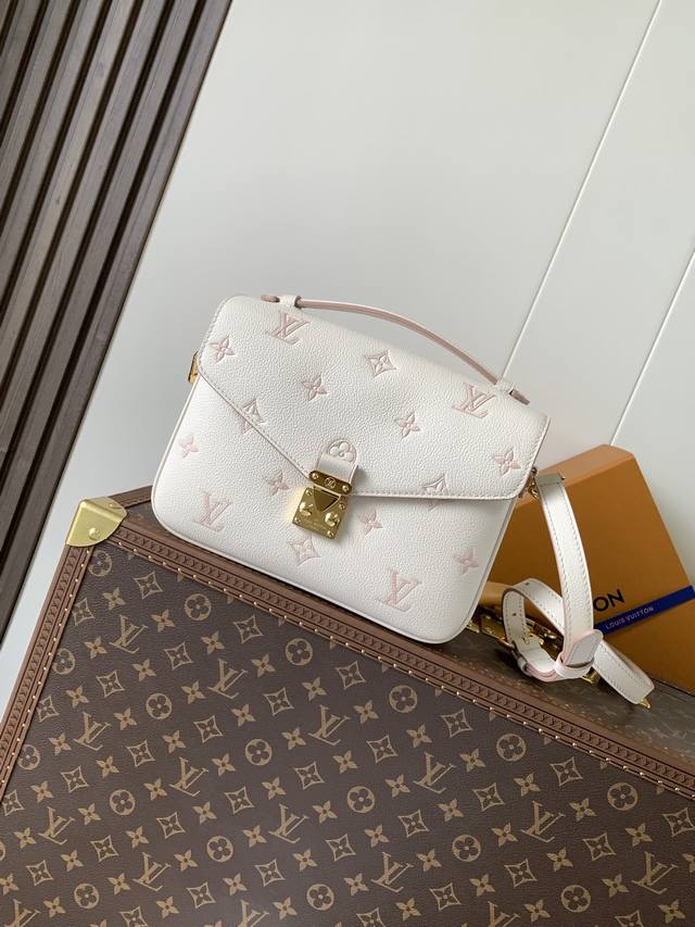 Top original order, variable chip M14977 Cream full leather messenger bag New M