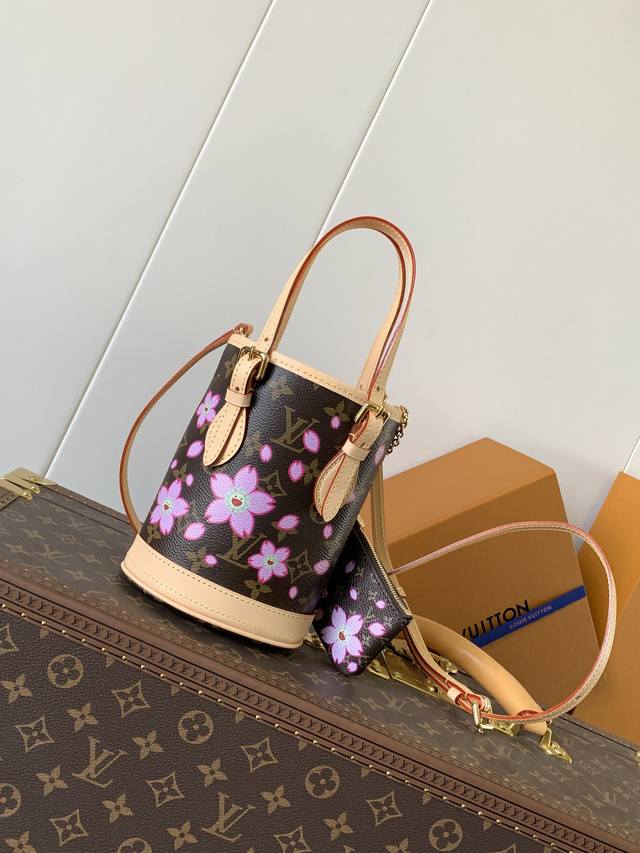 Top original order, variable chip M13417 This Nano Bucket handbag is exquisitel