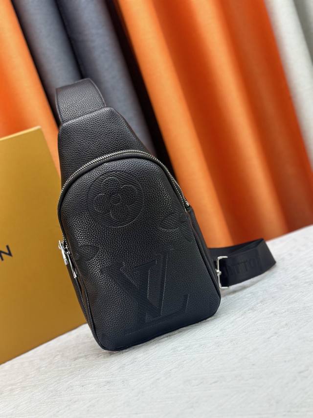 Latest style Lv men's chest bag hot shipment real product photography without ad