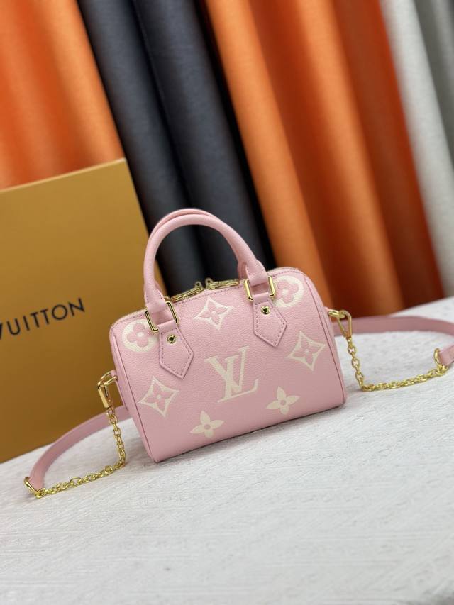 M14226 M58953 M46234This Speedy 20 handbag is made of the brand's classic Monogr