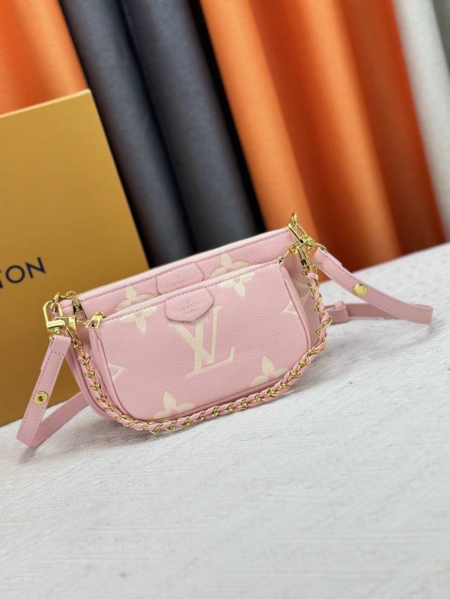 M80447 M45777 Three-piece mahjong bag with new style and full leather printing.