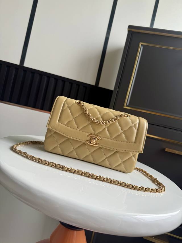 In stock~ 25P New favorite Chanel bag, people ask about it when I carry it out.
