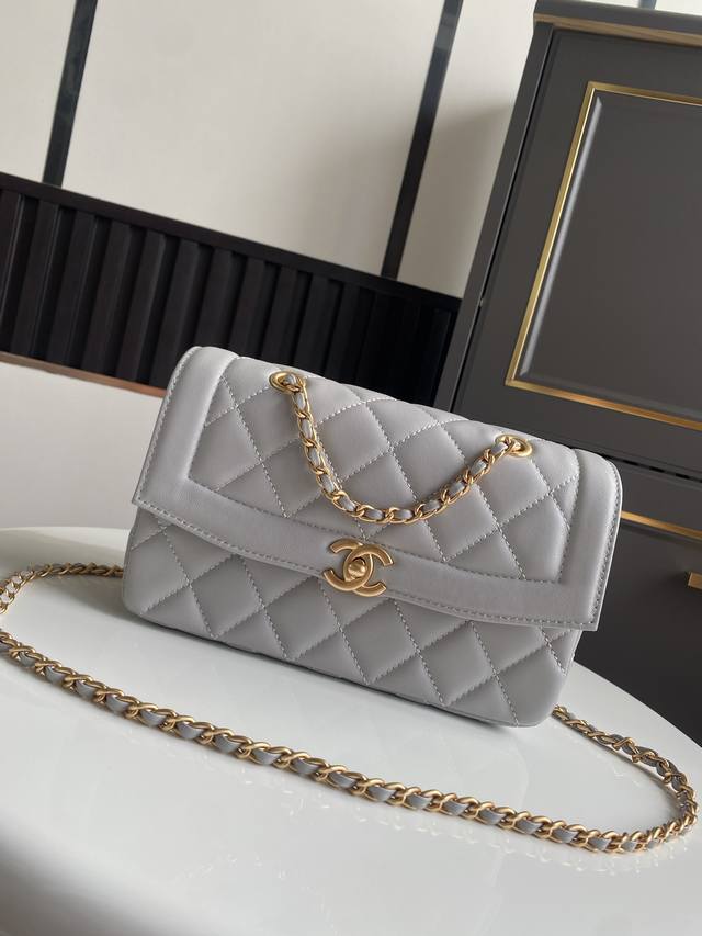 In stock~ 25P New favorite Chanel bag, people ask about it when I carry it out.