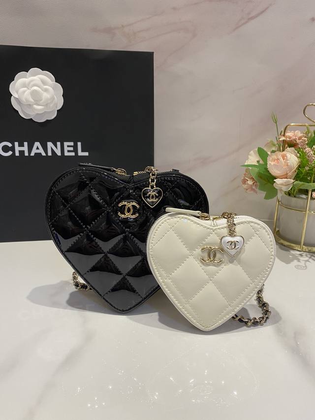 Ohanel 23 Love Patent Leather Bag This patent leather cutie is definitely the da