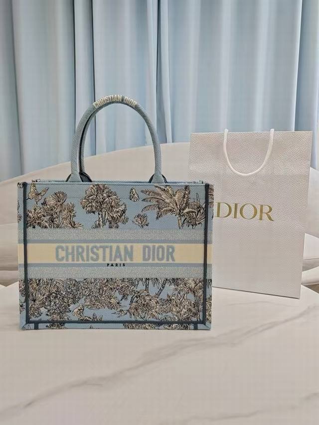 Part of the limited collection, this Book Tote is a staple piece designed by Ma