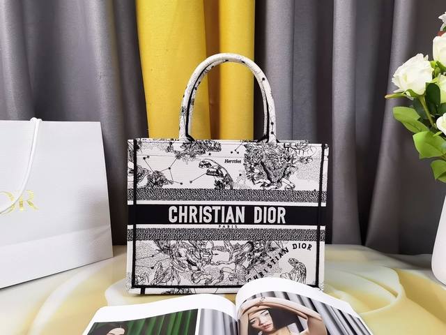 New Pattern Constellation Creamy White + Black Embroidery. Medium size 36.5X28X