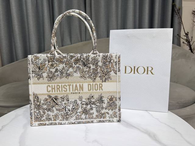 Medium Gold UnicornDesigned by Maria Grazia Chiuri, Creative Director of Dior W