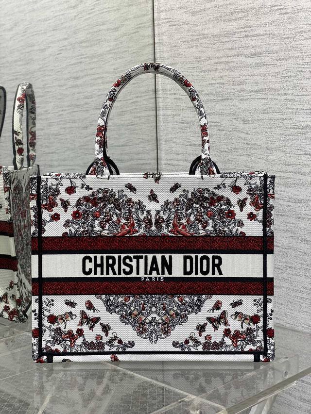 Medium size in stock Tote New Year Love series, paying tribute to love and roman