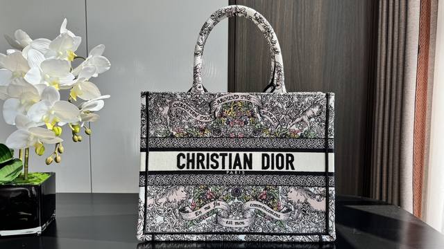 Book Tote White Totem Medium 36Cm Designed by Maria Grazia Chiuri, Creative Dire
