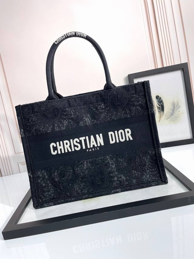 Medium Black Helios LaceDesigned by Maria Grazia Chiuri, Creative Director of Di