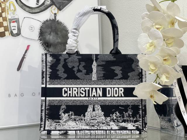 Medium Book Tote Most people think of buying practical classics when they buy lu