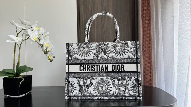 Di.Or Medium size in stock Tote latest flower sun natural element embroidery, el