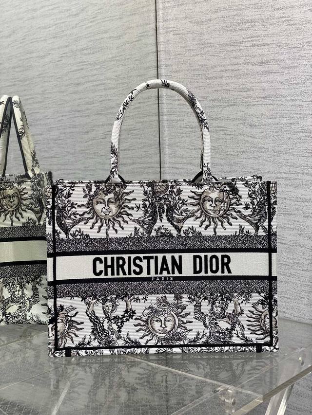 Di.Or Medium size in stock Tote latest flower sun natural element embroidery, el