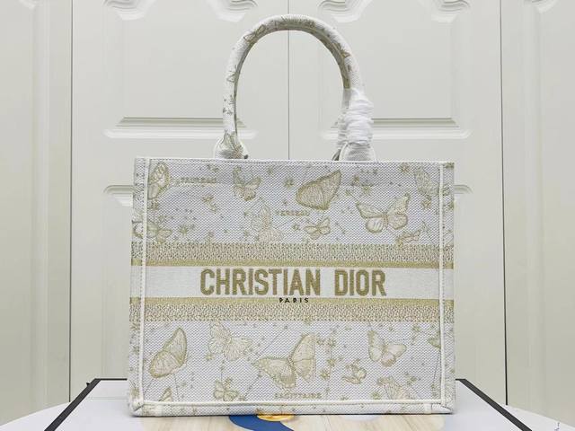 Original 2024 Early Spring model! The Dior Book Tote is inspired by Creative Di