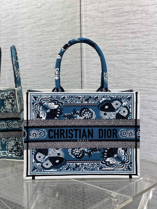 Tote's latest flower and butterfly element embroidery series is elegant and gran