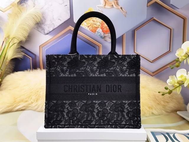 New Pattern Black Lace. Medium size 36.5X28X17.5 cm. Inspired by Maria Grazia C