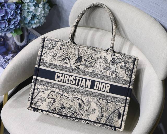 New upgraded small size Dio.R Book Tote Black Tiger M1286 Most people think of