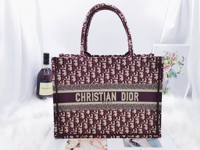 Newly upgraded red D monogram small size Why is D's monogram so popular, but the