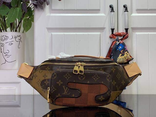 Top original Rush waist bag M15271 color matching This Rush waist bag is made o