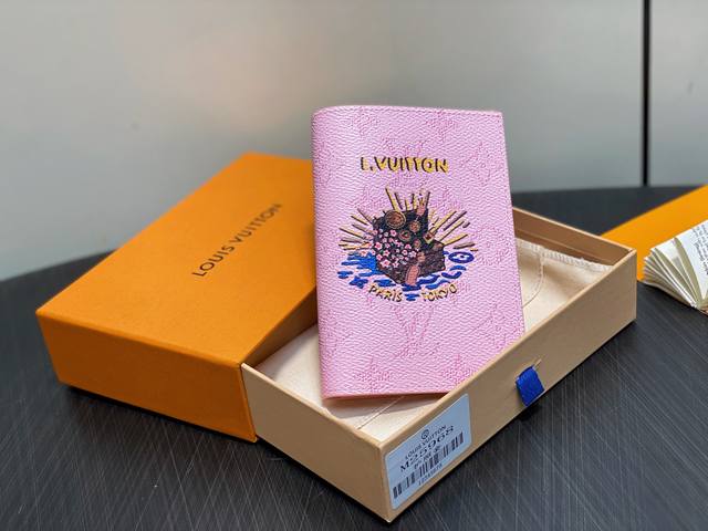Original boutique M25968 Pink Printed Passport Holder Passport Cover Early Acce