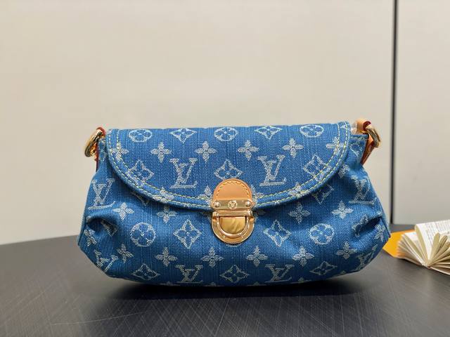 Original boutique M95050 blue denim underarm bag Vintage denim shoulder bag Vin