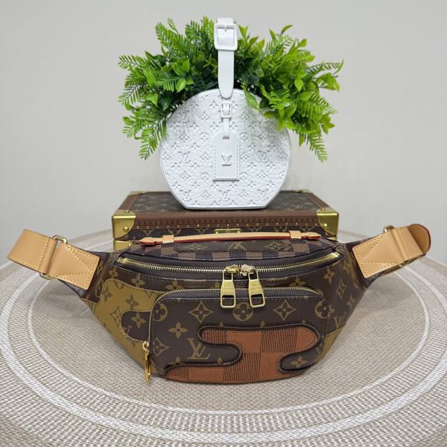 Top original M15271 Old flower first layer cowhide This Rush waist bag is made