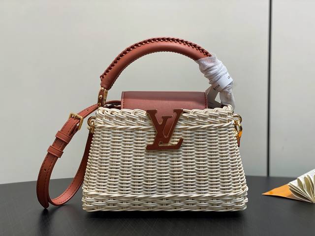 Original boutique M26025 Brown woven full leather Cap Na Ying style Capucines B