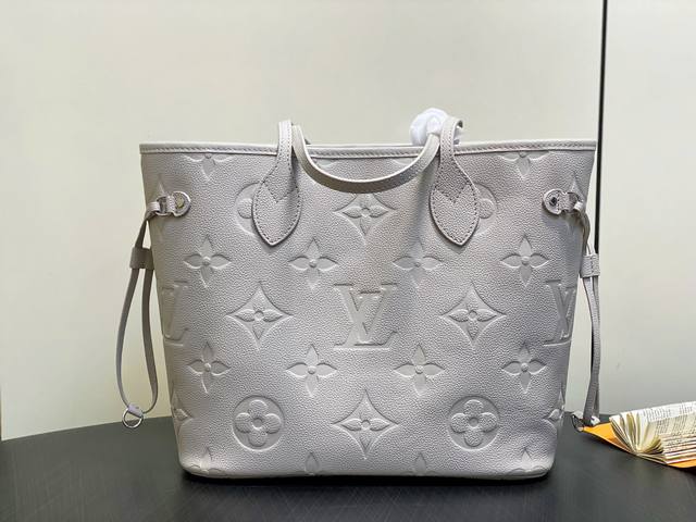 Original boutique M45685 M13758 Taro purple full leather embossed shopping bag