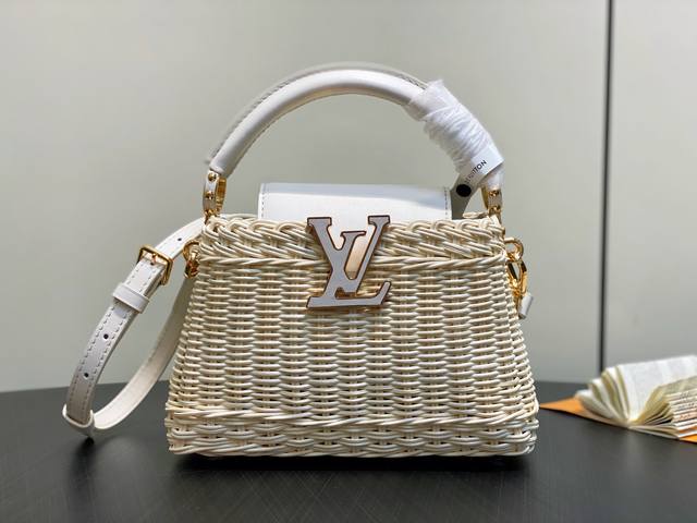 Original boutique M26005 White woven full leather Cap Na Ying style Capucines Bb