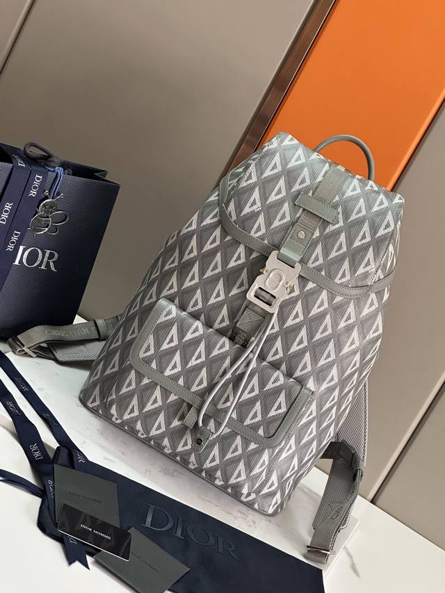Authentic Top Original This Dior Hit The Road backpack is a new style for this s