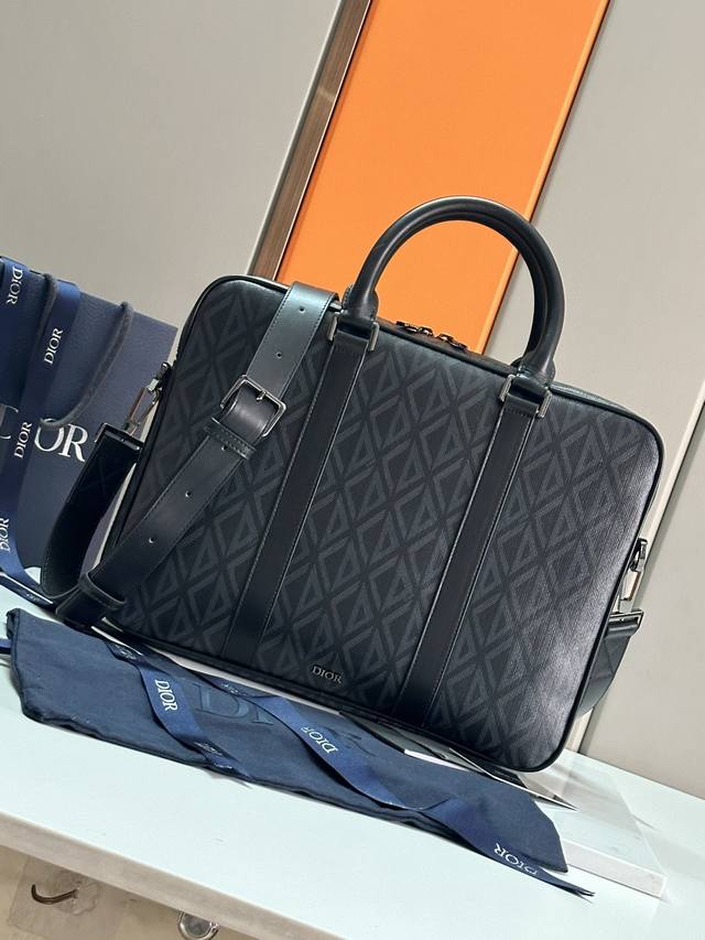 Authentic880 New to the Fall 2024 Men's Collection, this briefcase combines clas