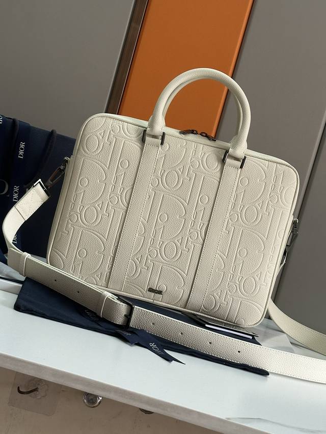Authentic950 New to the Fall 2024 Men's Collection, this briefcase combines clas