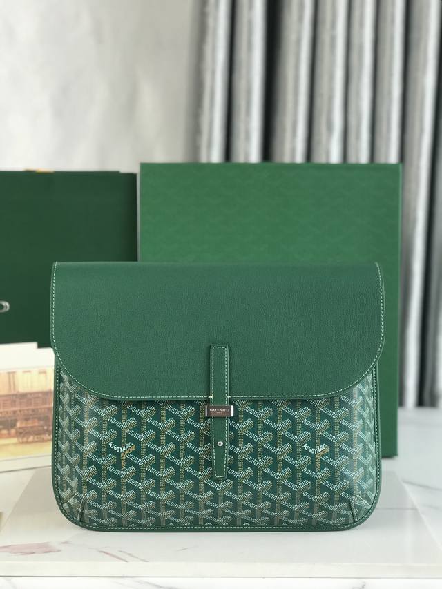 Genuine Coursier messenger bag is stylish, lightweight and compact. It is the p