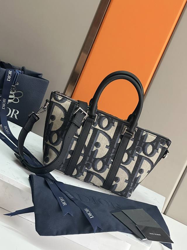 Authentic, high version This Weekender 25 handbag is a new product in the 2024 s