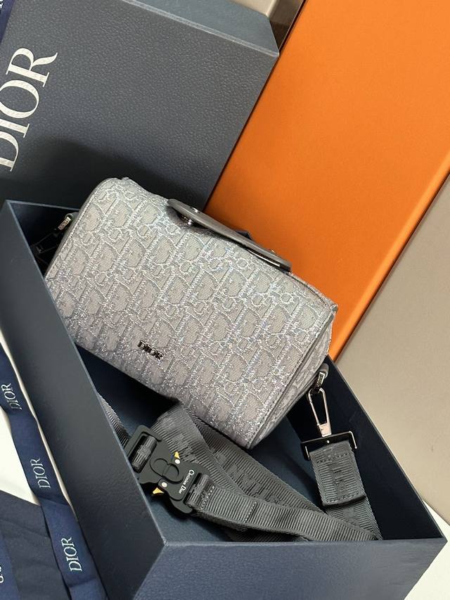 Authentic, high version Top original with blue box This Dior Lingot 22 handbag