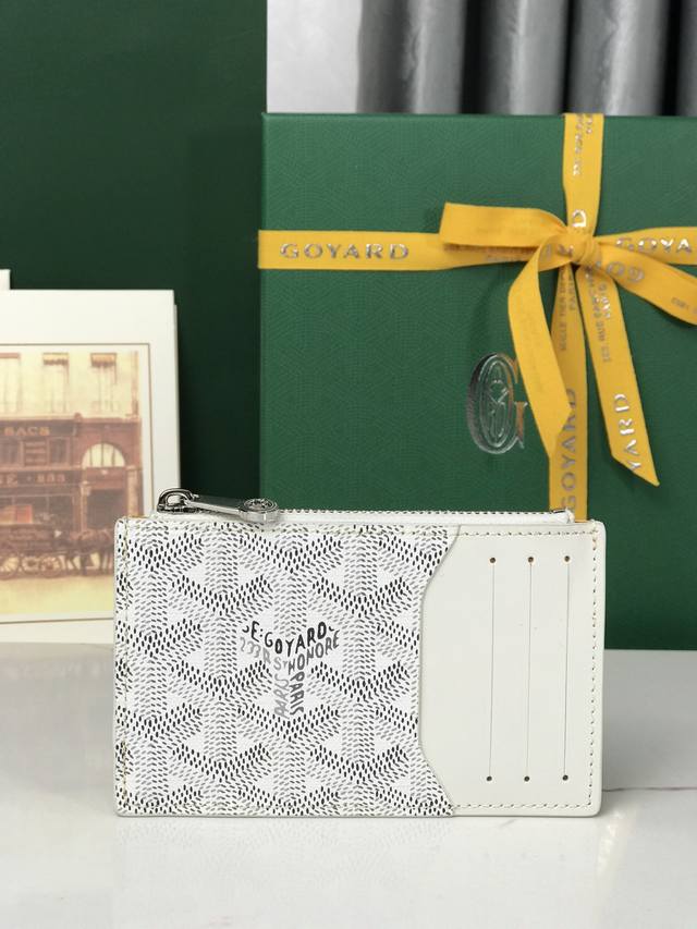 Genuine Bourbon is a zippered card holder made of Goyardine canvas and first-la