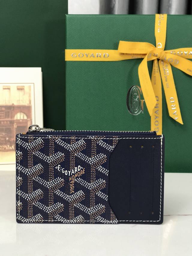 Genuine Bourbon is a zippered card holder made of Goyardine canvas and first-la