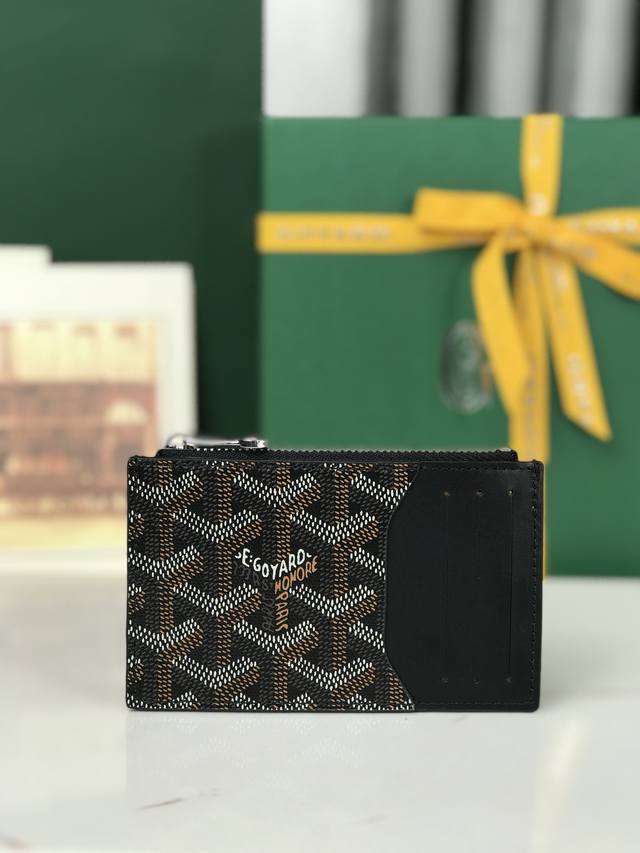 Genuine Bourbon is a zippered card holder made of Goyardine canvas and first-la