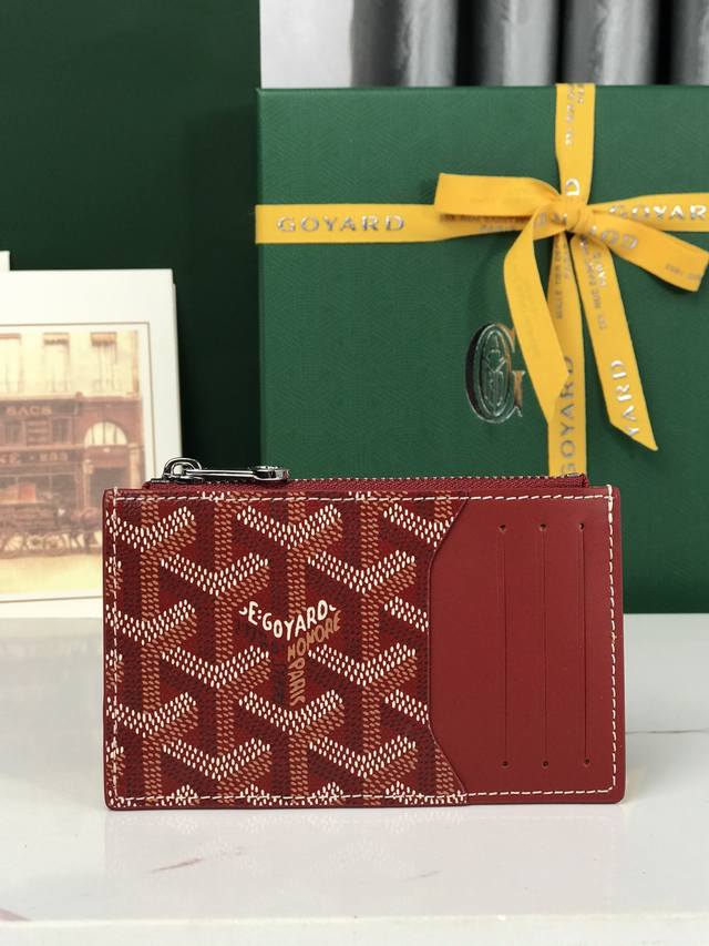 Genuine Bourbon is a zippered card holder made of Goyardine canvas and first-la