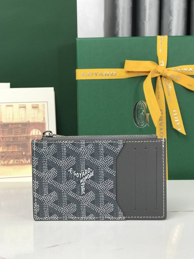 Genuine Bourbon is a zippered card holder made of Goyardine canvas and first-la