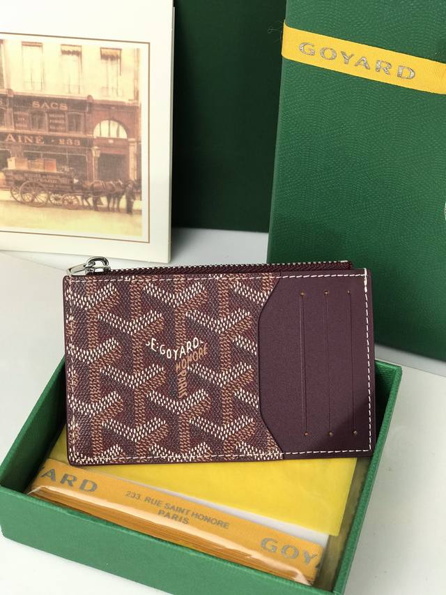 Genuine Bourbon is a zippered card holder made of Goyardine canvas and first-la
