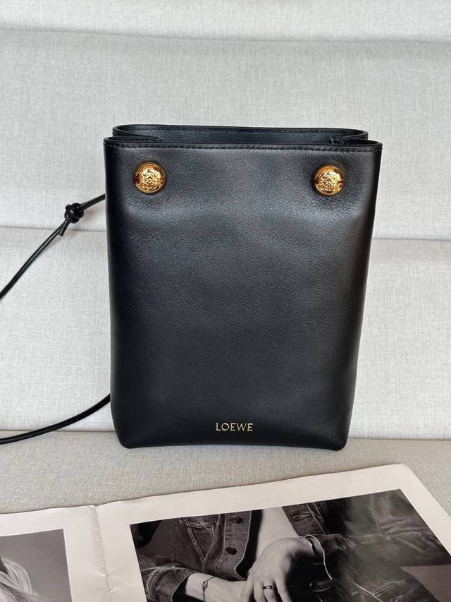 Original leather Low smooth cowhide leather Pebble pouch With folding structure