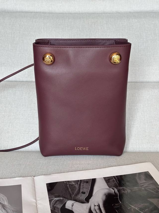 Original leather Low smooth cowhide leather Pebble pouch With folding structure,