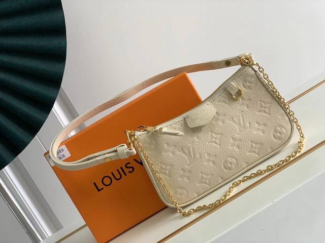 Top original 14421M80349 Dune color This Easy Pouch handbag is a leather bag wi